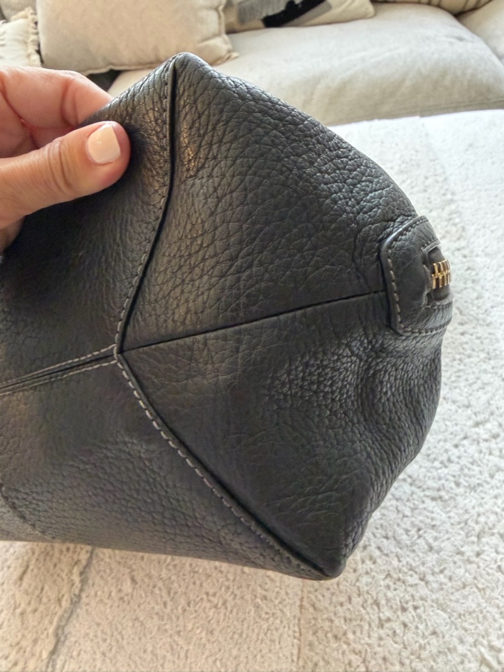 Tod's Black Leather Shoulder Bag with Gold Hardware - Picture 8 of 13
